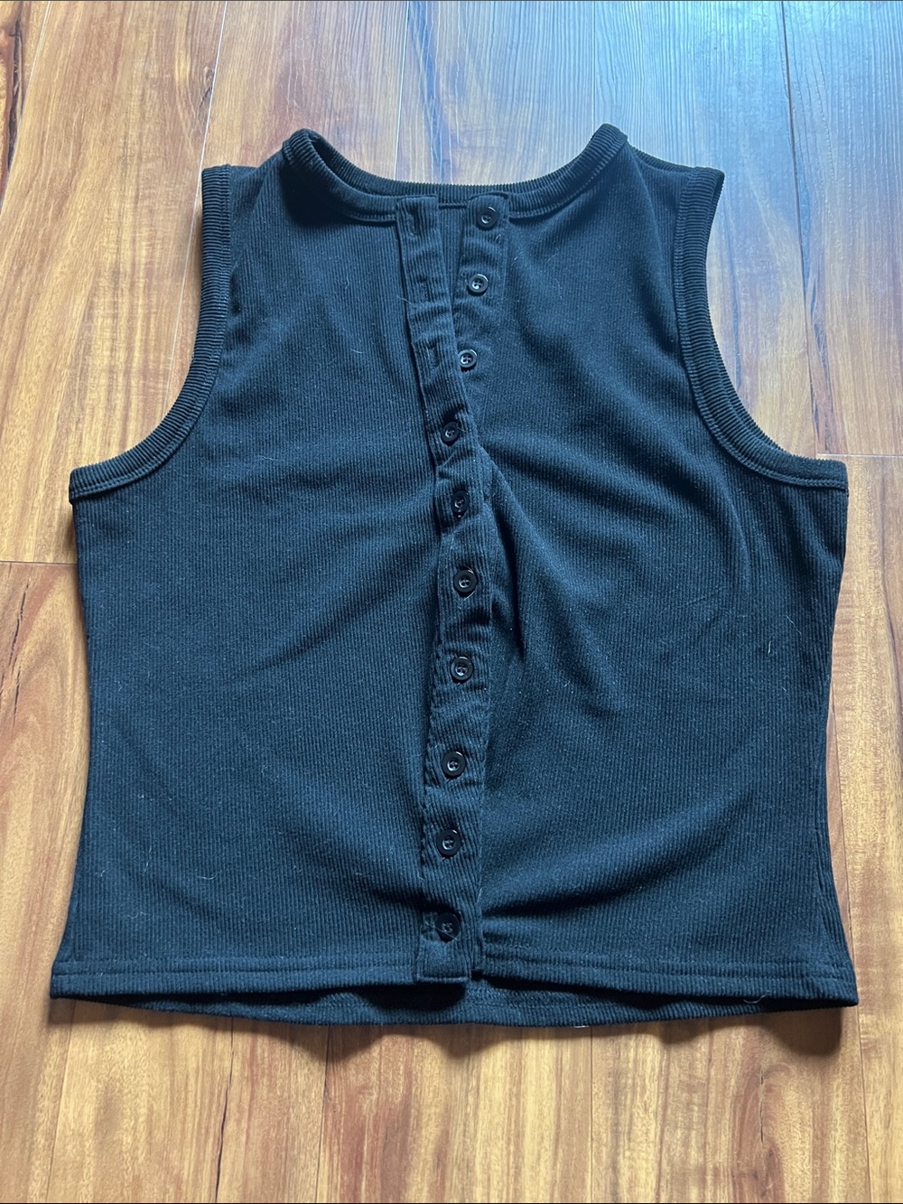 Sleeveless Black Button-Front Ribbed Tank - Picture 2 of 4